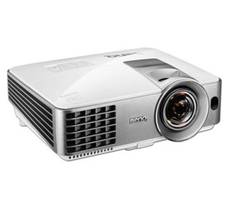 Proyector de tiro corto BenQ MS630ST, resolución de 800x600, contraste 13,000:1 y 3,200 ANSI-Lumens